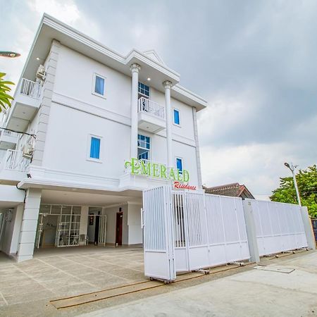 Emerald Residence Medan Extérieur photo