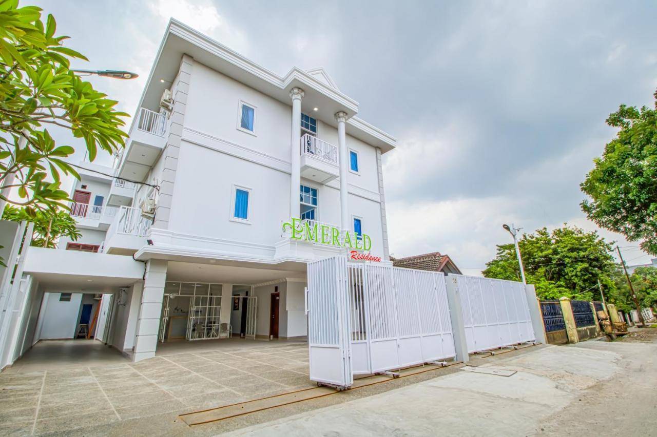 Emerald Residence Medan Extérieur photo
